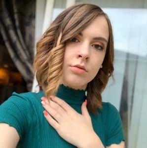 Meet your Posher, Alexia